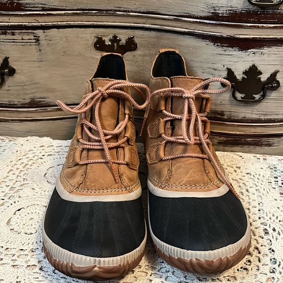 Sorel Out’N About waterproof boots - Picture 1 of 10